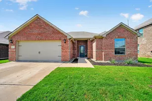 1033 McDonald Dr, Crowley, TX 76036 - Photo 2