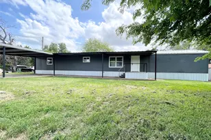 433 Capricorn Dr, Granbury, TX 76049 - Photo 2