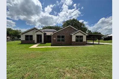 621 N Avenue B, Springtown, TX 76082 - Photo 1