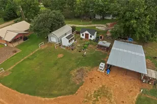 110 N Ave D, Wortham, TX 76693 - Photo 32