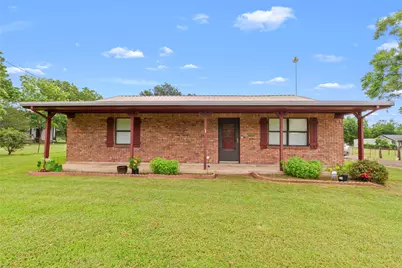 110 N Avenue D, Wortham, TX 76693 - Photo 2