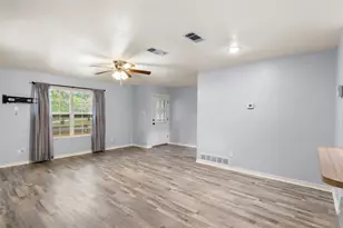 521 Hilltop Dr, Tool, TX 75143 - Photo 4