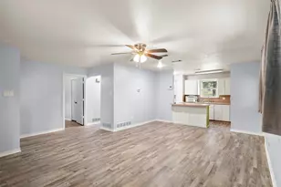 521 Hilltop Dr, Tool, TX 75143 - Photo 2