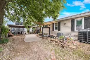405 Pecan St, Forreston, TX 76041 - Photo 16