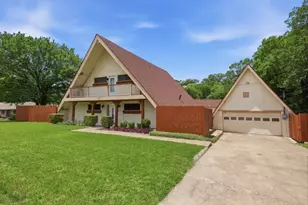 205 Roaring Springs Dr, DeSoto, TX 75115 - Photo 2