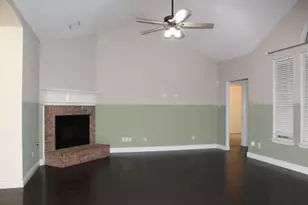 1070 Hillwood Dr, Saginaw, TX 76179 - Photo 4