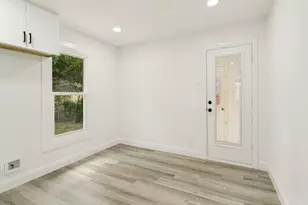 429 Harmon Rd, Hurst, TX 76053 - Photo 8