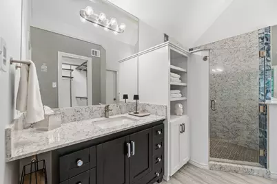 201 Cimarron Trail #3, Irving, TX 75063 - Photo 20