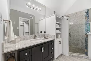 201 Cimarron Trail, Irving, TX 75063 - Photo 20