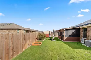 2615 Sunburst Dr, Glenn Heights, TX 75154 - Photo 32