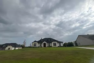 411 Indian Crk Rd, Van Alstyne, TX 75495 - Photo 1