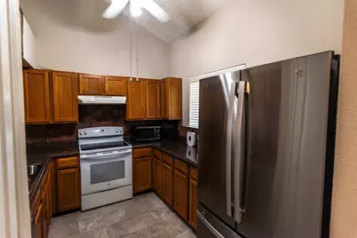 110 E Amberway Lane, Garland, TX 75040 - Photo 4