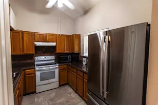 110 E Amberway Ln, Garland, TX 75040 - Photo 4