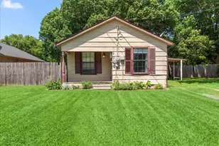 1311 S Clements St, Gainesville, TX 76240 - Photo 2