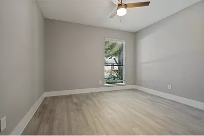 7334 Oakmore Drive, Dallas, TX 75249 - Photo 10