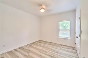 1405 E Maddox Ave, Fort Worth, TX 76104 - Photo 32