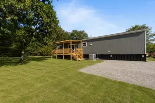 189 Shady Springs Dr, Runaway Bay, TX 76246 - Photo 2