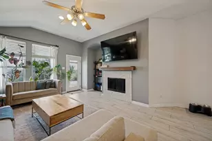 2713 Gardendale Dr, Fort Worth, TX 76120 - Photo 4