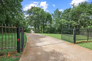 1230 Ivey Dr, Denison, TX 75020 - Photo 2