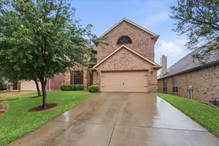 1905 Fountain Meadows Dr, Euless, TX 76039 - Photo 2