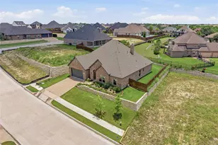 8110 Spanish Hills Dr, Benbrook, TX 76126 - Photo 32