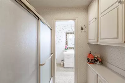 201 Peninsula Court, Granbury, TX 76048 - Photo 14