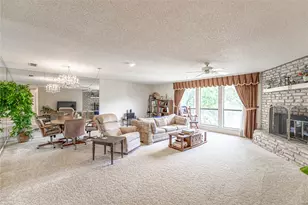201 Peninsula Ct, Granbury, TX 76048 - Photo 2