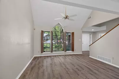 1009 W Winding Creek Drive, Grapevine, TX 76051 - Photo 4