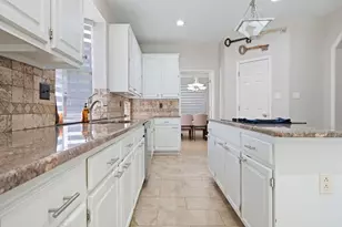 617 Highland Meadows Dr, Highland Village, TX 75077 - Photo 10