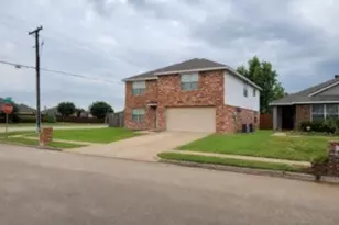 2701 Maegen Cir, Fort Worth, TX 76112 - Photo 4