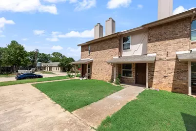 105 Wildwood Court, Grapevine, TX 76051 - Photo 2