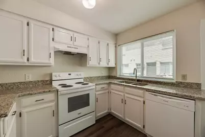 105 Wildwood Court, Grapevine, TX 76051 - Photo 10