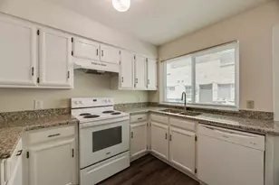 105 Wildwood Ct, Grapevine, TX 76051 - Photo 10