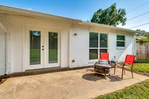 702 Woodcrest Dr, Grand Prairie, TX 75052 - Photo 30