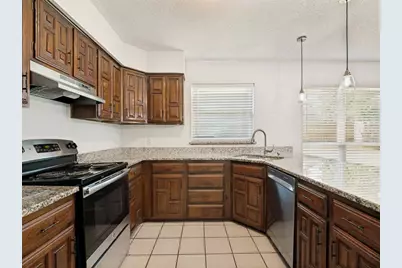 702 Woodcrest Drive, Grand Prairie, TX 75052 - Photo 6