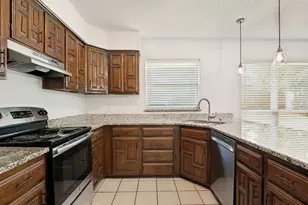 702 Woodcrest Dr, Grand Prairie, TX 75052 - Photo 6