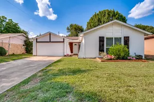 702 Woodcrest Dr, Grand Prairie, TX 75052 - Photo 1