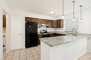 702 Woodcrest Dr, Grand Prairie, TX 75052 - Photo 20