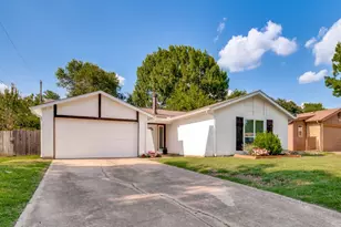 702 Woodcrest Dr, Grand Prairie, TX 75052 - Photo 8