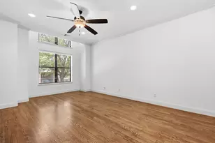 636 E Bluff St, Fort Worth, TX 76102 - Photo 8