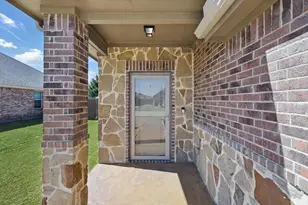 1530 Woodlake Dr, Waxahachie, TX 75165 - Photo 2