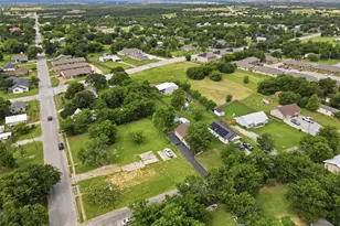 216 E Clay St, Bowie, TX 76230 - Photo 24