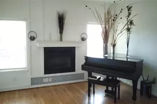 2027 Parkside Ct, Grapevine, TX 76051 - Photo 2