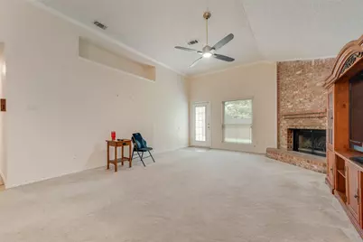 302 Manana Drive, Grand Prairie, TX 75050 - Photo 6