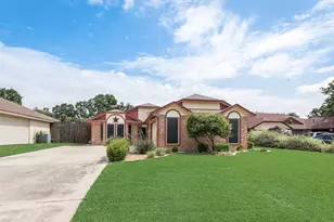 302 Manana Dr, Grand Prairie, TX 75050 - Photo 30