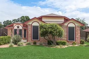 302 Manana Dr, Grand Prairie, TX 75050 - Photo 32