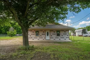 503 E Sanger St, Celeste, TX 75423 - Photo 2