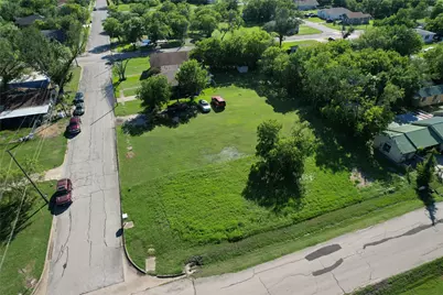 1218 E 12th Avenue, Corsicana, TX 75110 - Photo 2