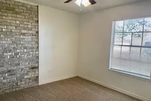 2310 Chapel Hill Ln, Arlington, TX 76014 - Photo 14