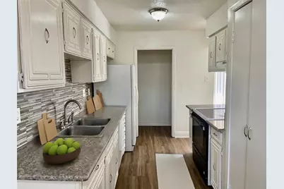 2310 Chapel Hill Lane, Arlington, TX 76014 - Photo 2